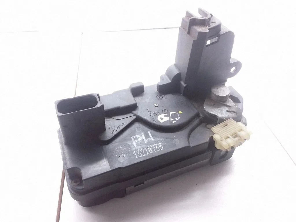 Rear door lock – Opel Zafira B (2005-2014)