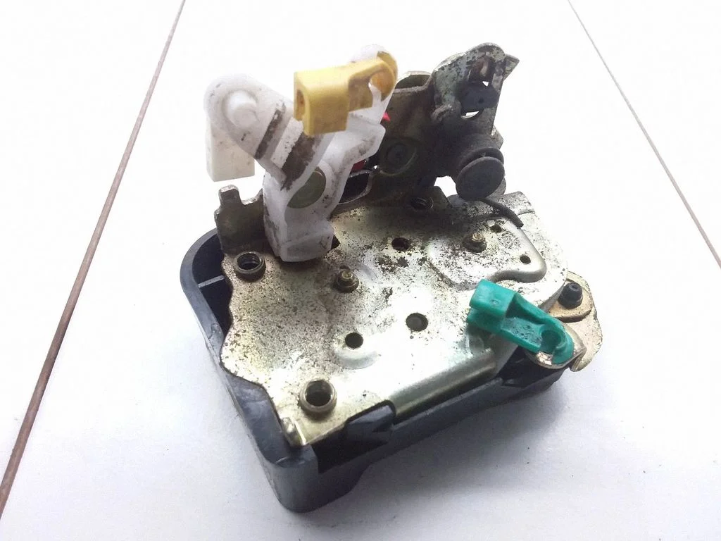 Rear door lock 2150P