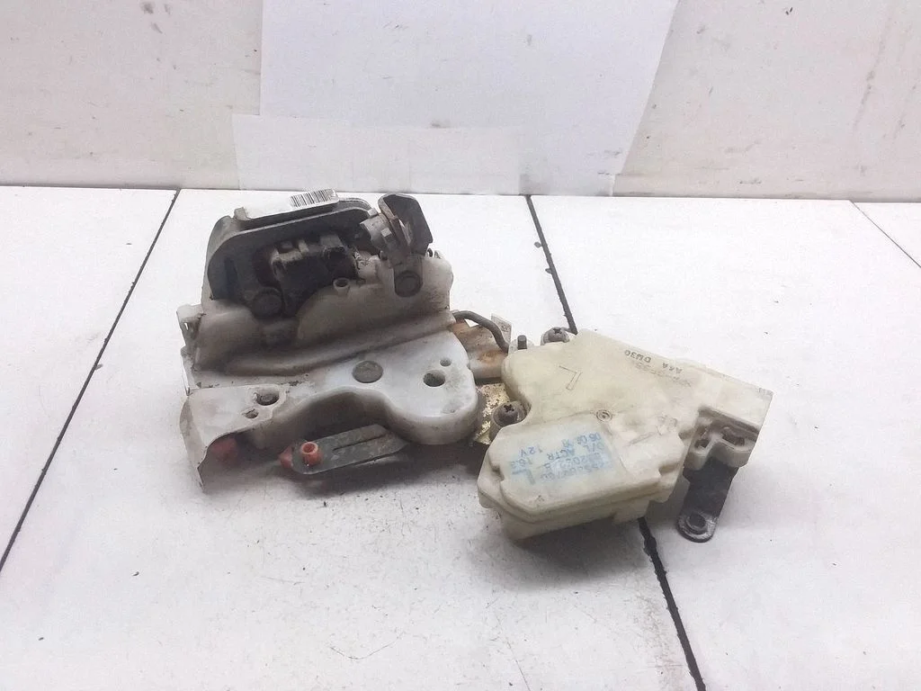 Aizmugurējo durvju slēdzene – Nissan Almera N16 (2000-2010)