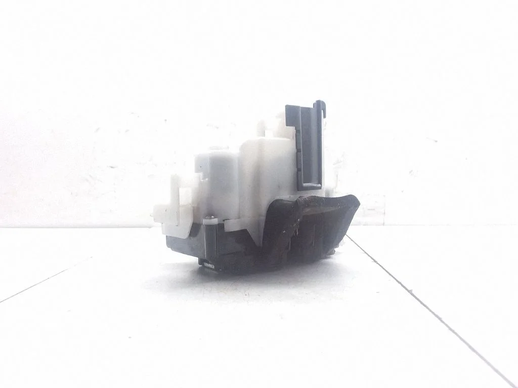 Rear door lock B792