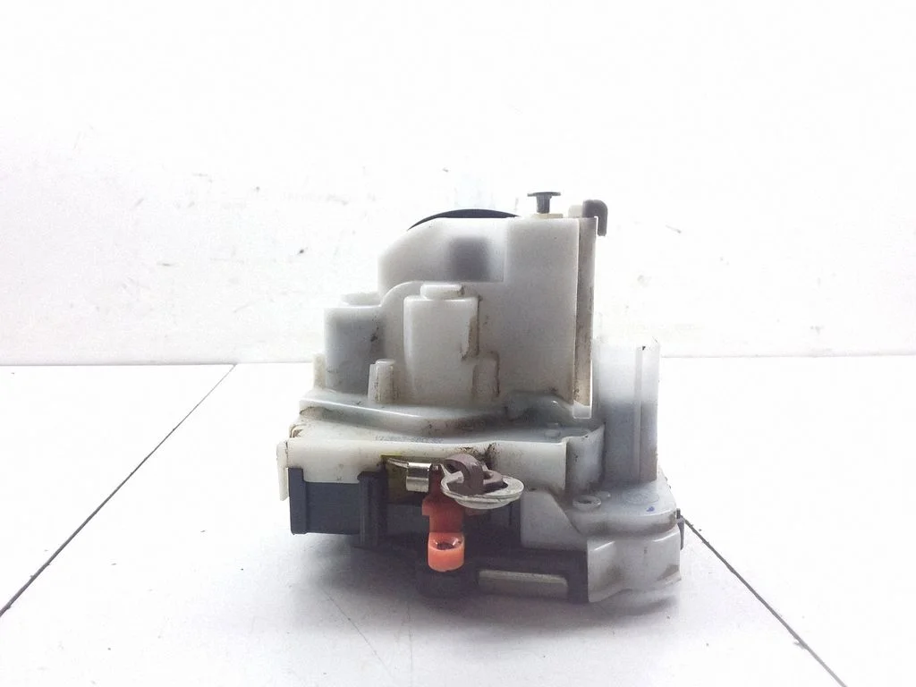Rear door lock B792