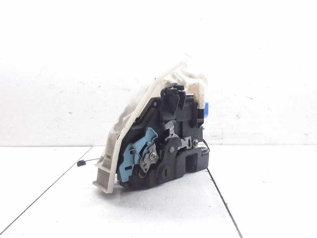 Rear door lock – Volkswagen Golf Plus (2005-2013)