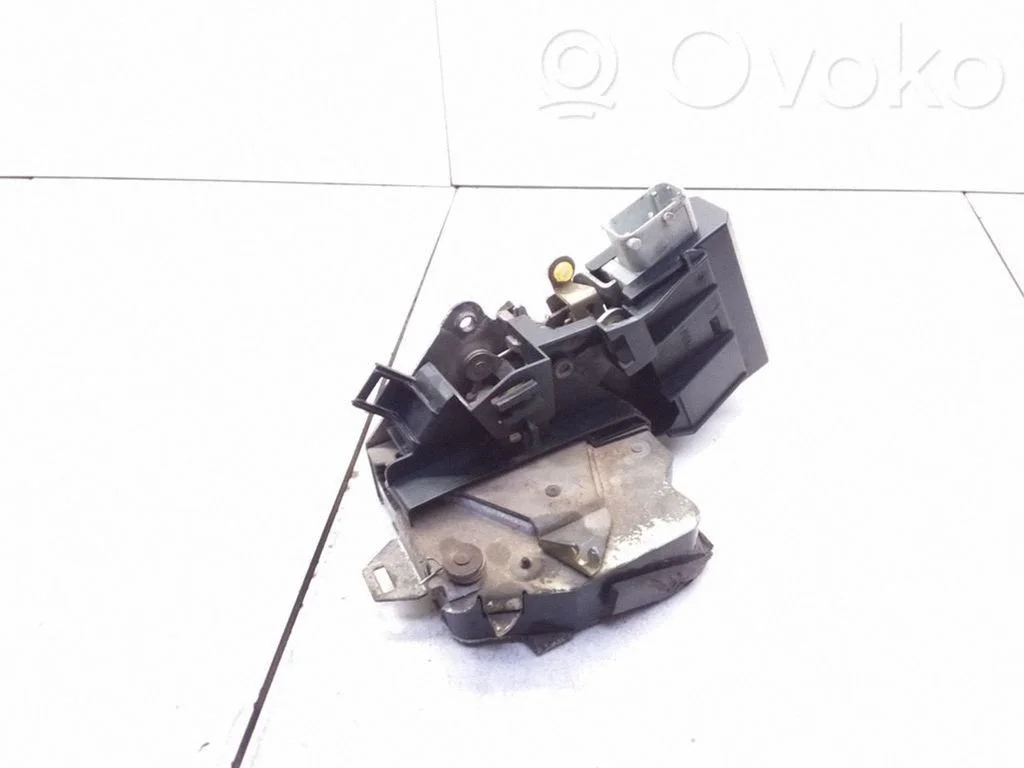 Zamek drzwi tylnych – BMW Seria 5 E39 (1996-2003)