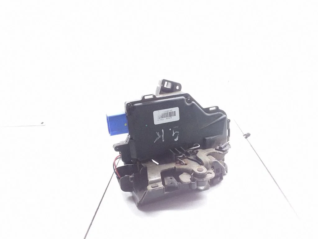 Rear door lock 7L0839015D
