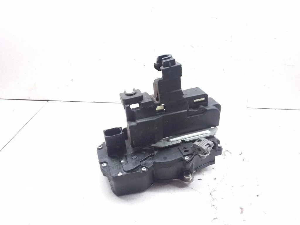 Rear door lock – Opel Antara (2006-2016)