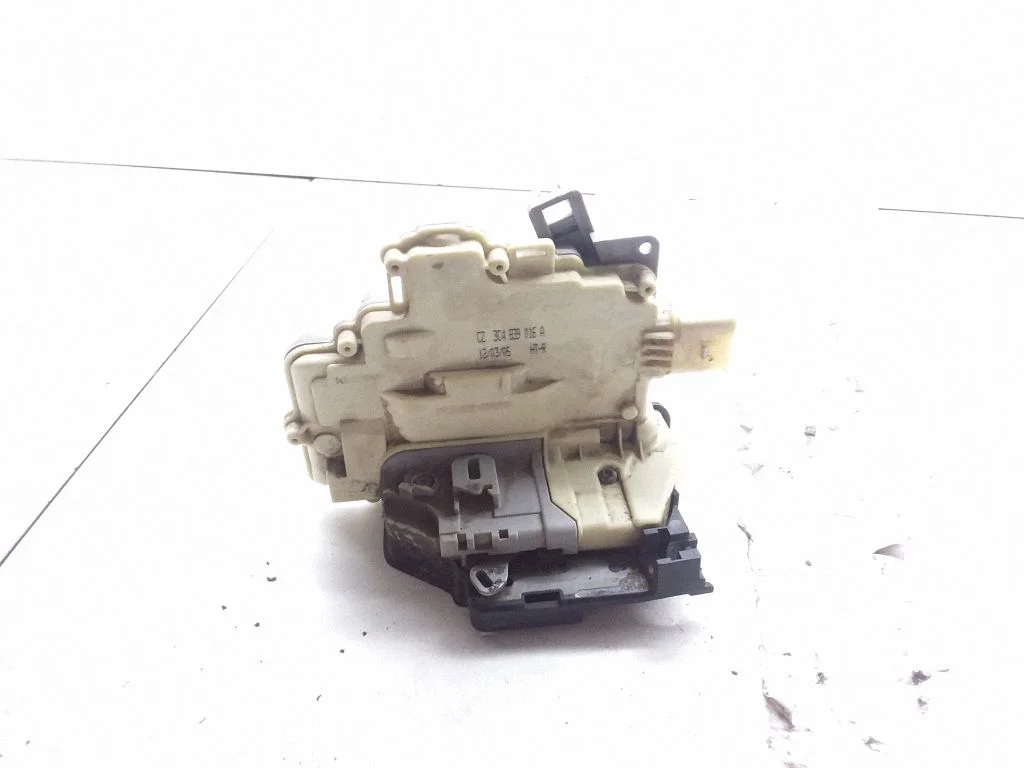 Rear door lock 3C4839016A