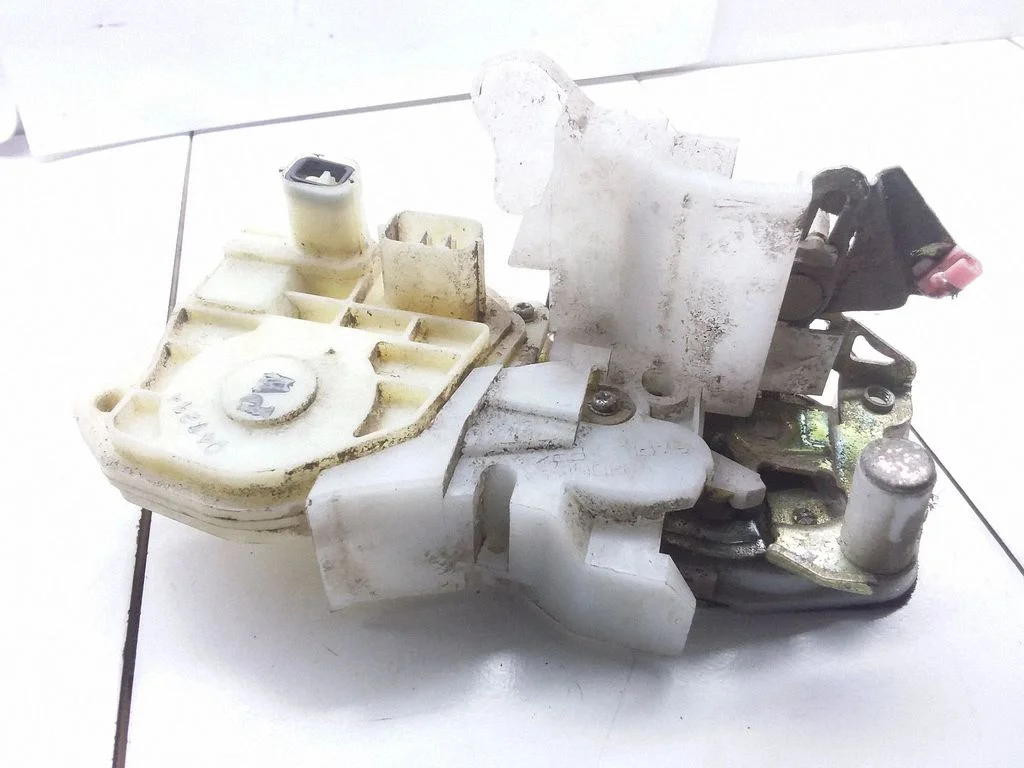 Aizmugurējo durvju slēdzene – Honda Jazz (2002-2008)