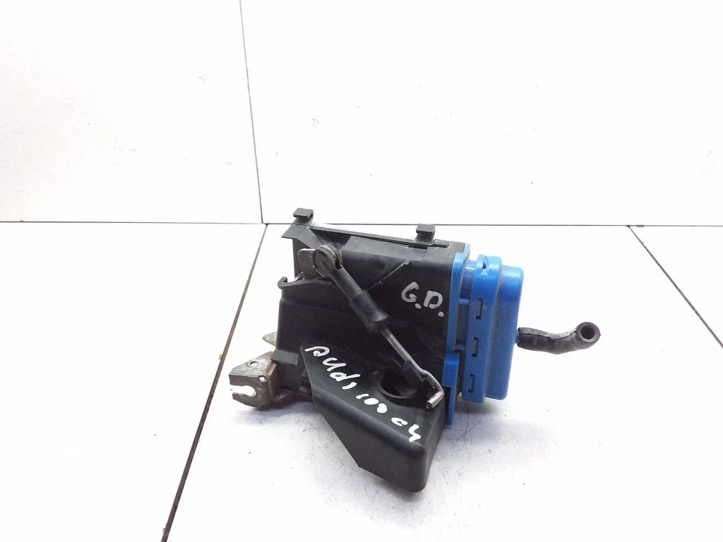 Rear door lock – Audi 100 S4 C4 (1990-1995)