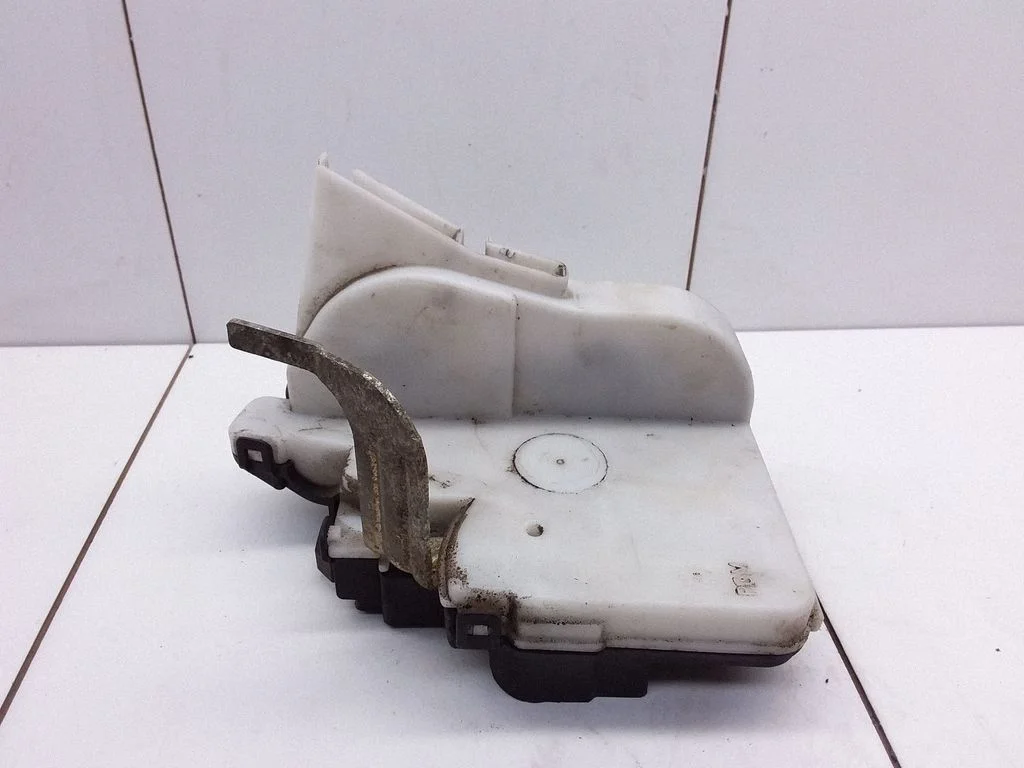 Tagaukse lukk – Volkswagen Polo III 6N 6N2 6NF (1995-2001)