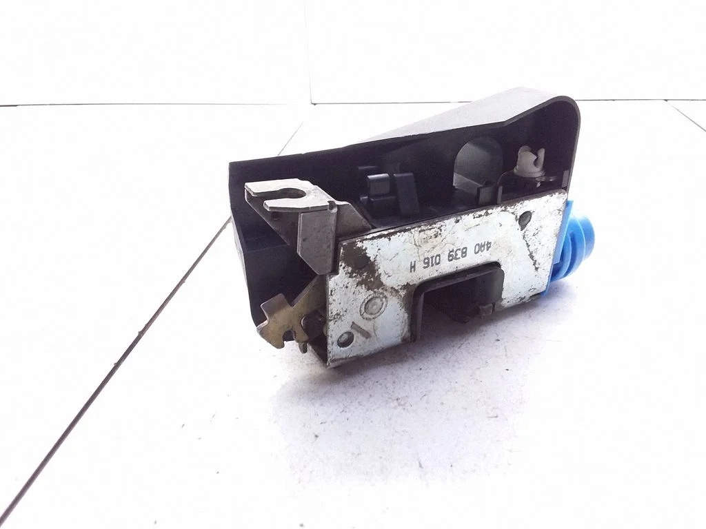 Rear door lock – Audi A4 S4 B5 8D (1994-1999)
