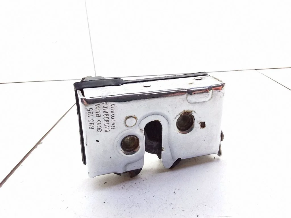 Aizmugurējo durvju slēdzene 8A0839016A