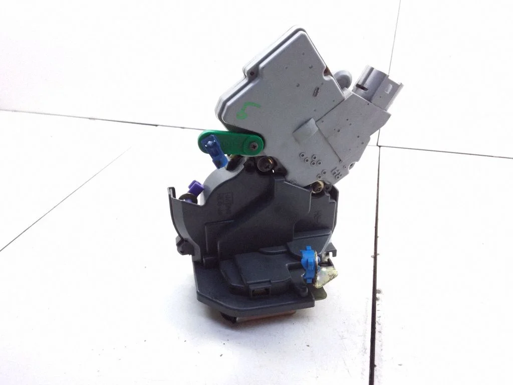 Rear door lock I120009