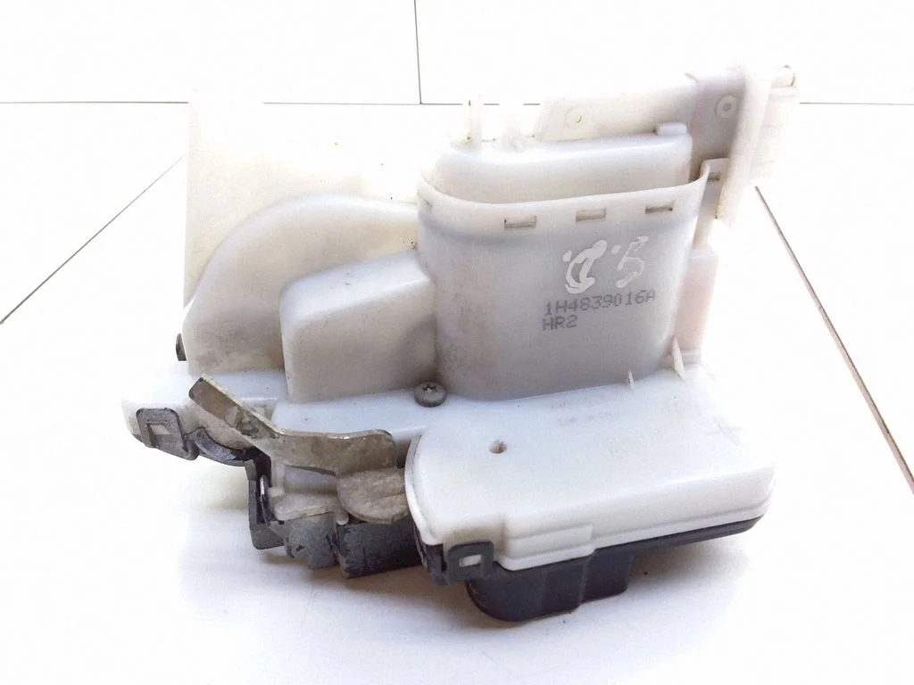 Aizmugurējo durvju slēdzene – Volkswagen Golf III (1992-1997)