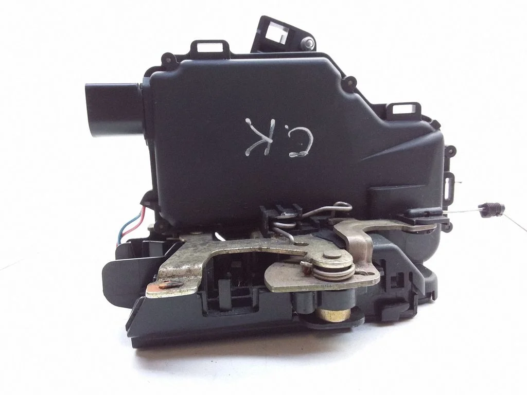 Rear door lock – Volkswagen Bora (1998-2005)