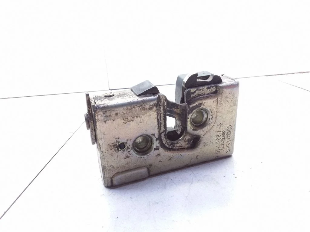 Rear door lock – Volkswagen Passat B3 (1988-1993)