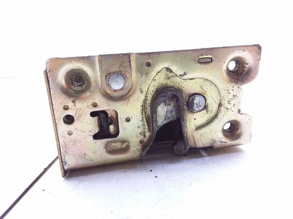Rear door lock – Chrysler Grand Voyager II (1990-1995)