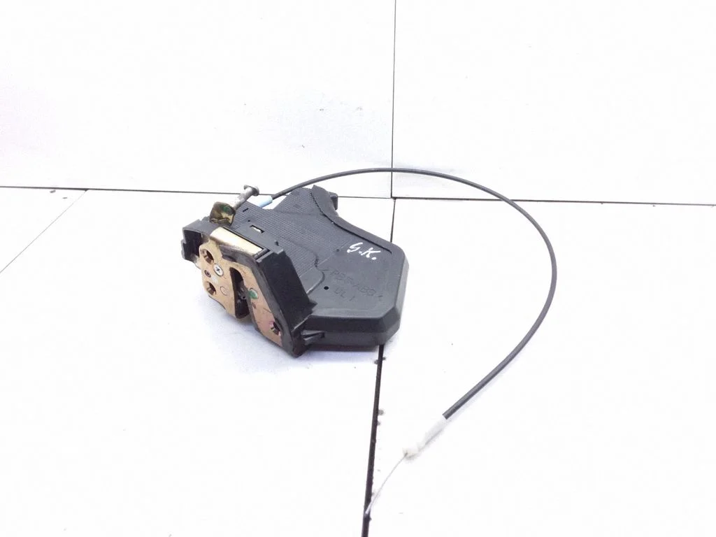 Rear door lock – Toyota Matrix (E130) (2001-2008)