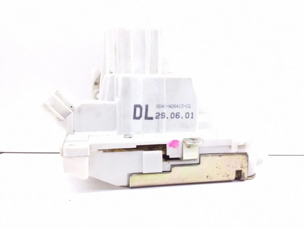 Aizmugurējo durvju slēdzene XS41A26413