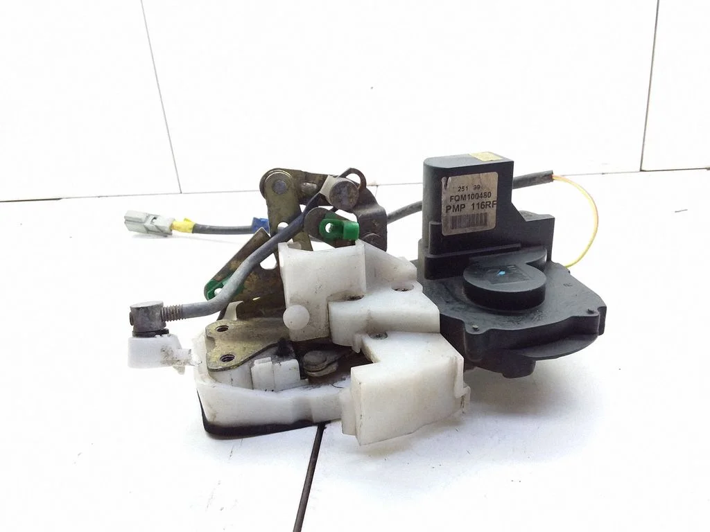 Rear door lock FQM100480