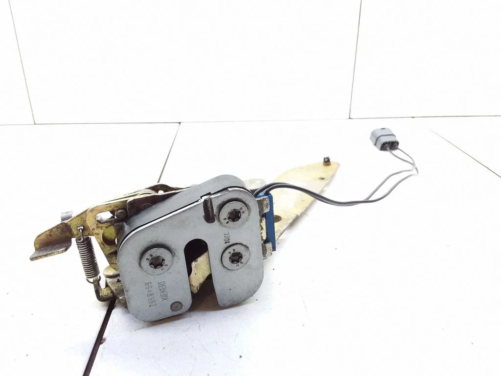 Rear door lock 6943484 – Saab 9000 CS (1992-1998)