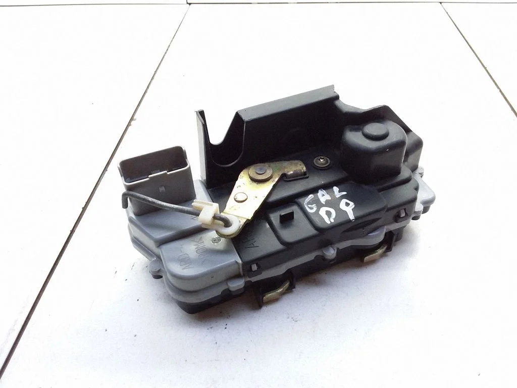 Rear door lock – rear right