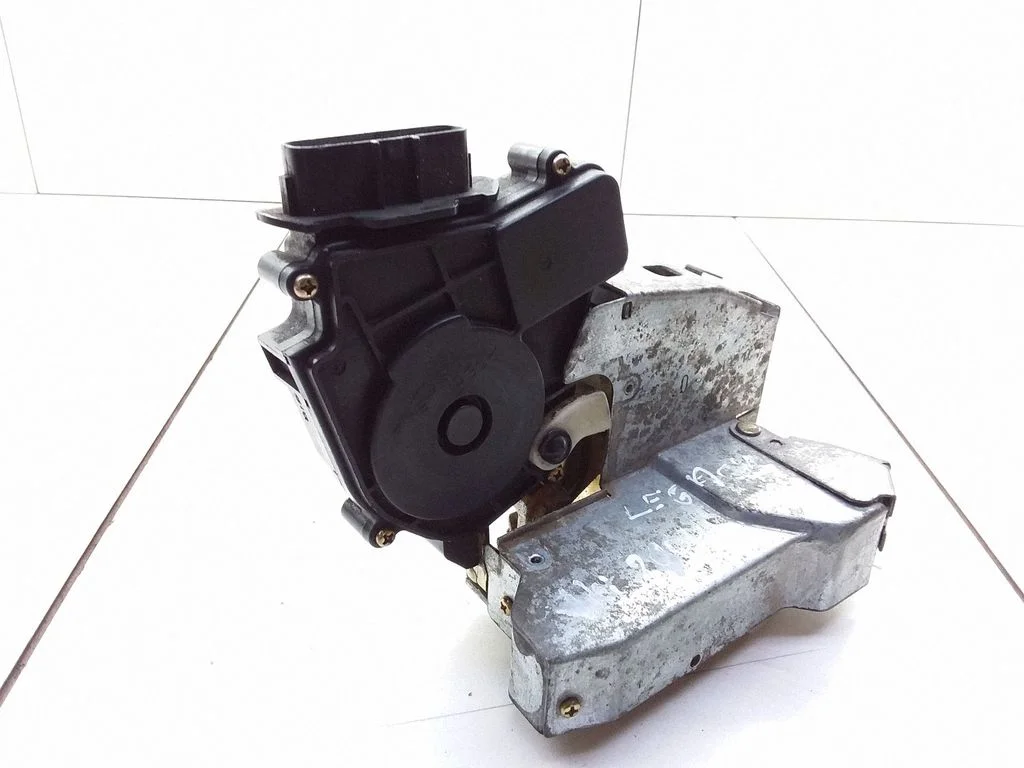 Rear door lock – left