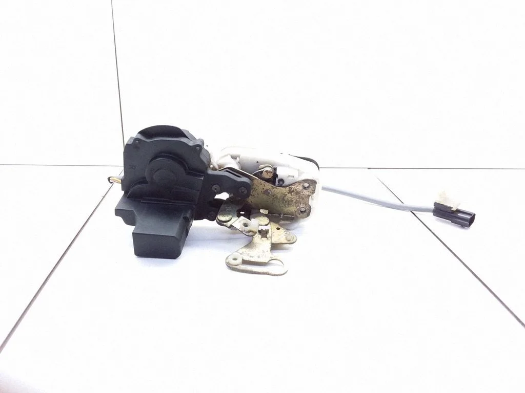 Rear door lock – rear right