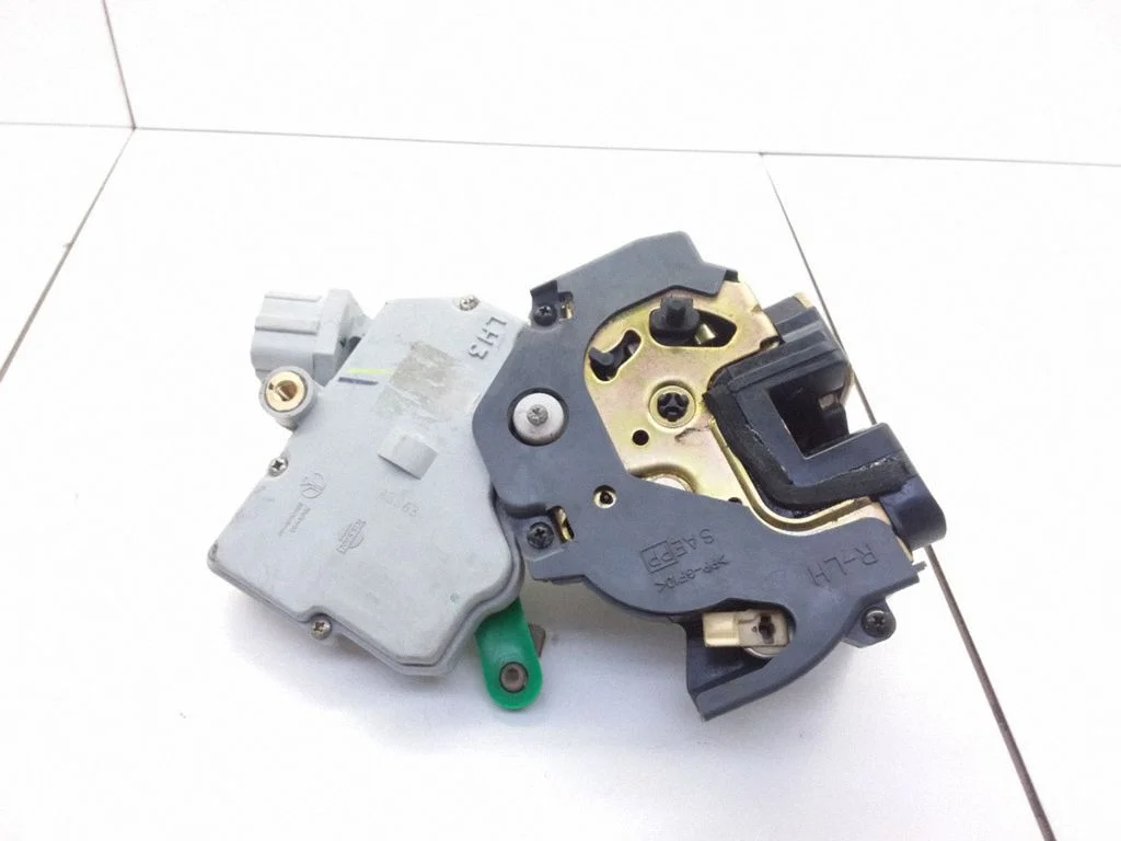 Rear door lock – left
