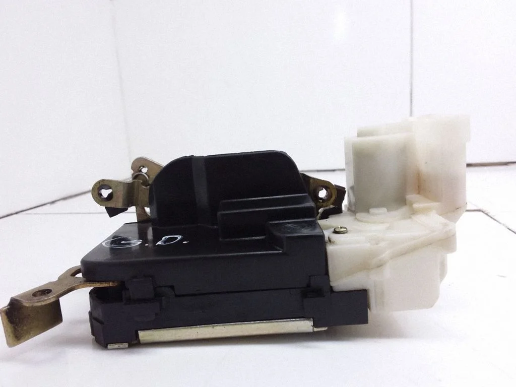 Rear door lock B792
