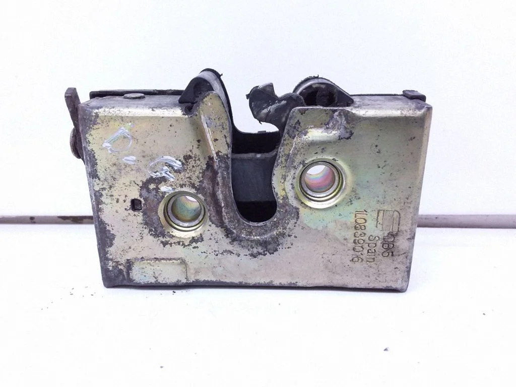 Rear door lock 1L0839016