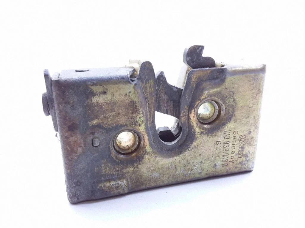 Rear door lock 173839016D