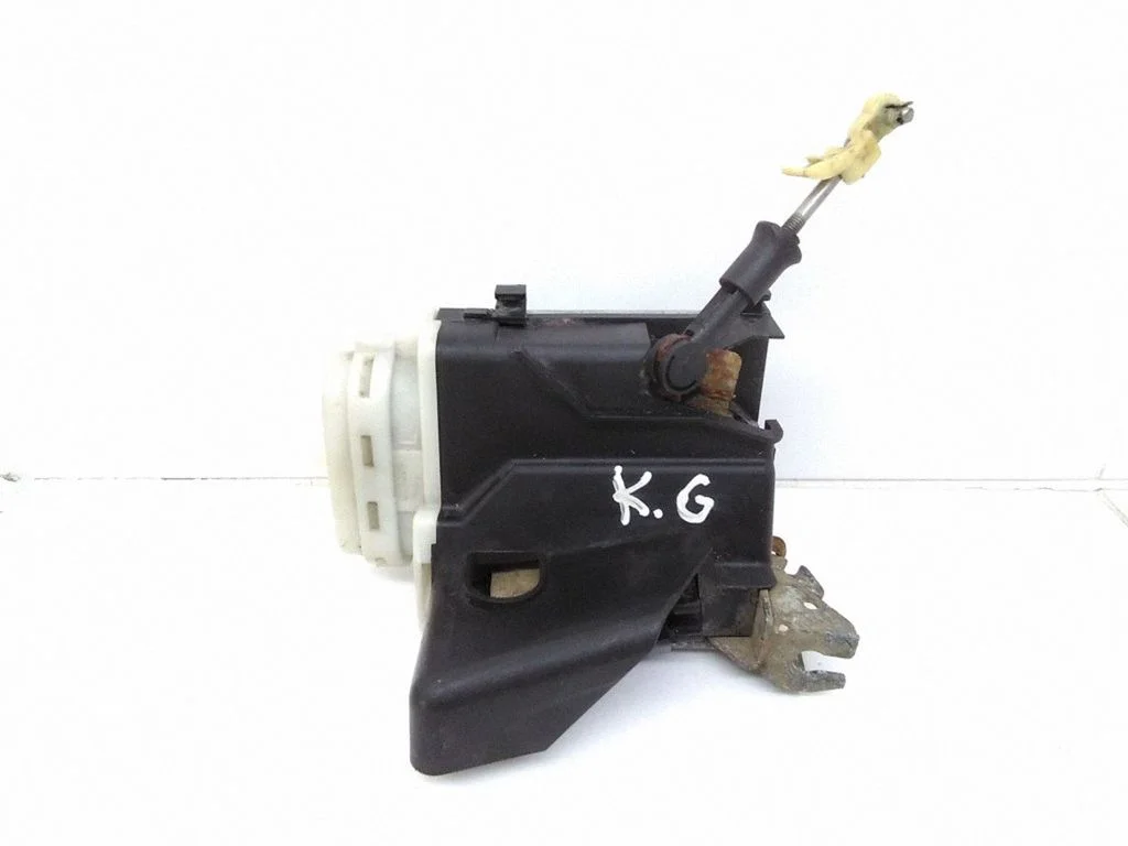Rear door lock – Audi A6 S6 C4 4A (1994-1997)