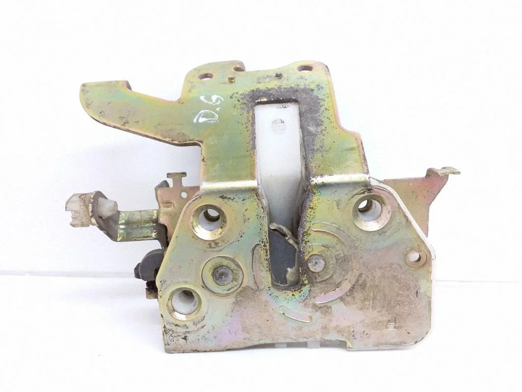 Rear door lock – Mazda MPV II LW (1999-2007), right