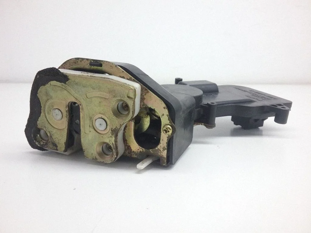 Rear door lock – rear right