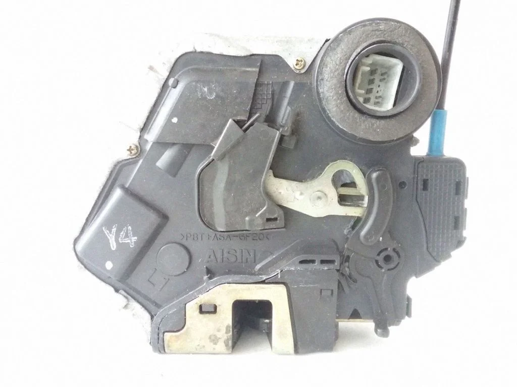 Rear door lock – Toyota Matrix (E130) (2001-2008)