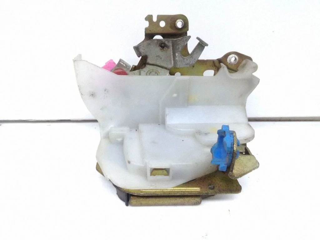 Tagaukse lukk – Subaru Legacy (2004-2006)