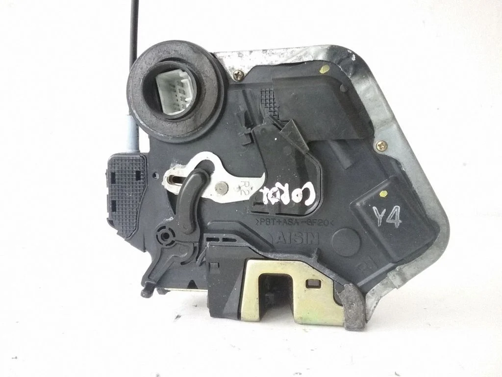 Rear door lock – Toyota Matrix (E130) (2001-2008)