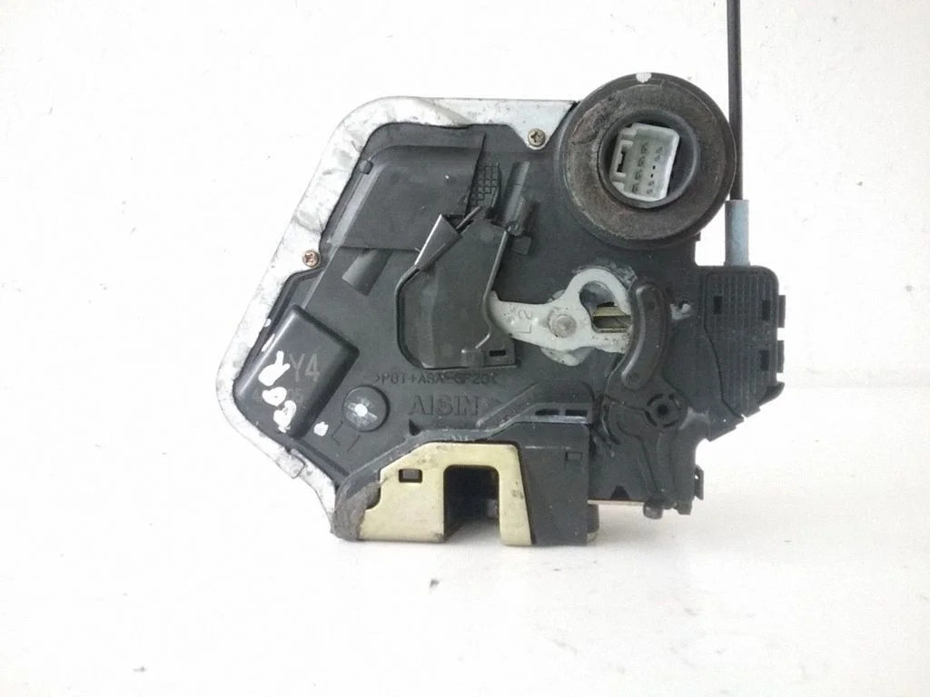 Rear door lock – Toyota Matrix (E130) (2001-2008)