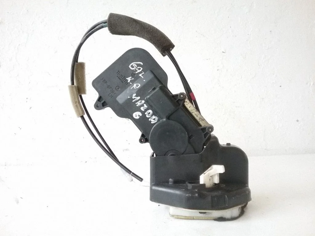 Rear door lock – left