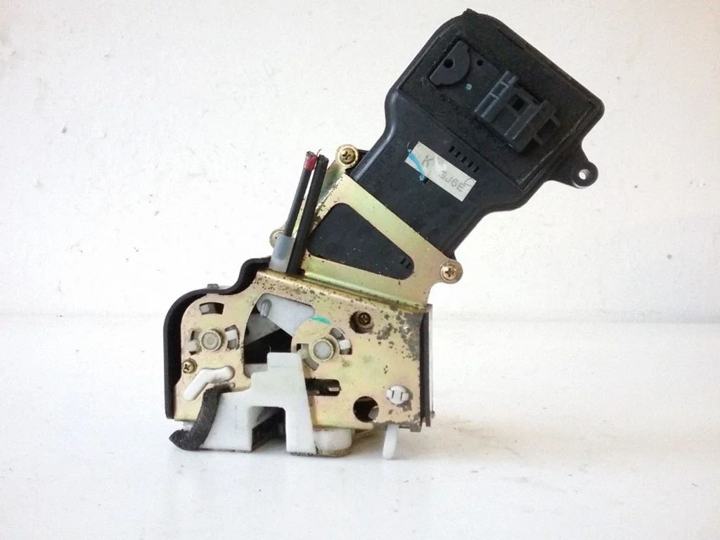 Rear door lock – left