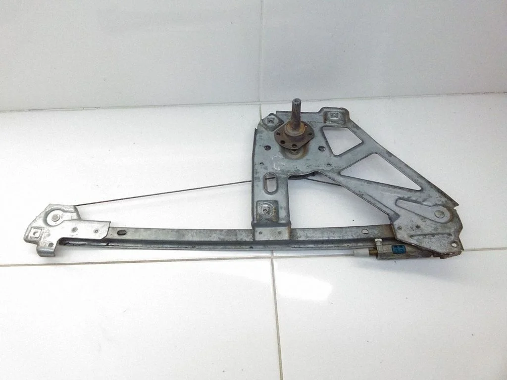 Rear window lifting mechanism without motor 4A0839399A