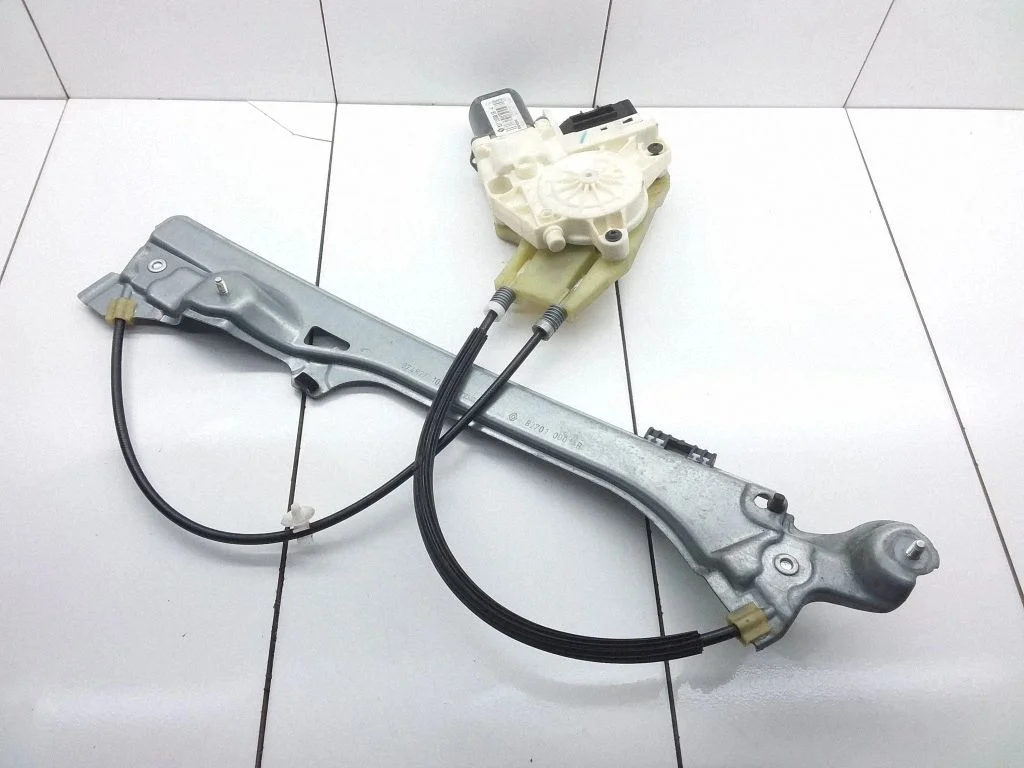 Rear door window regulator with motor – Renault Laguna III (2007-2015)
