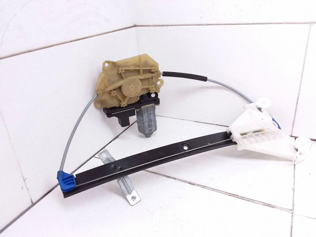 Rear door window regulator with motor – Audi A3 S3 8L (1996-2003)