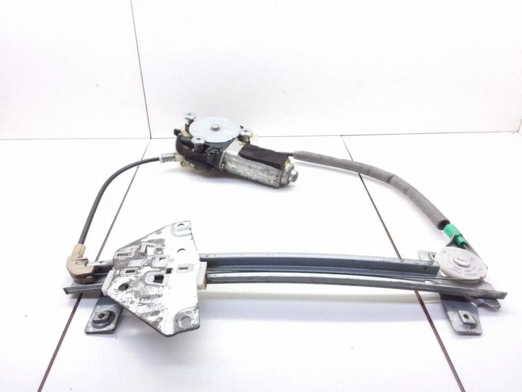 Rear door window regulator with motor 113137101
