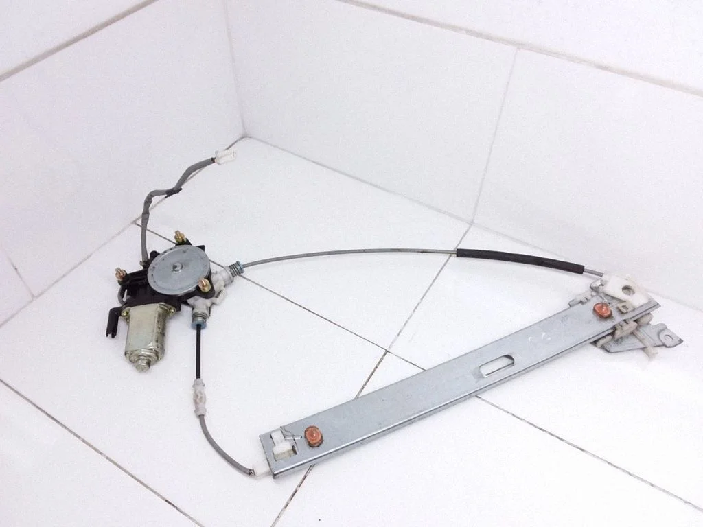 Rear door window regulator with motor CM0115100 – Mazda MPV II LW (1999-2007)