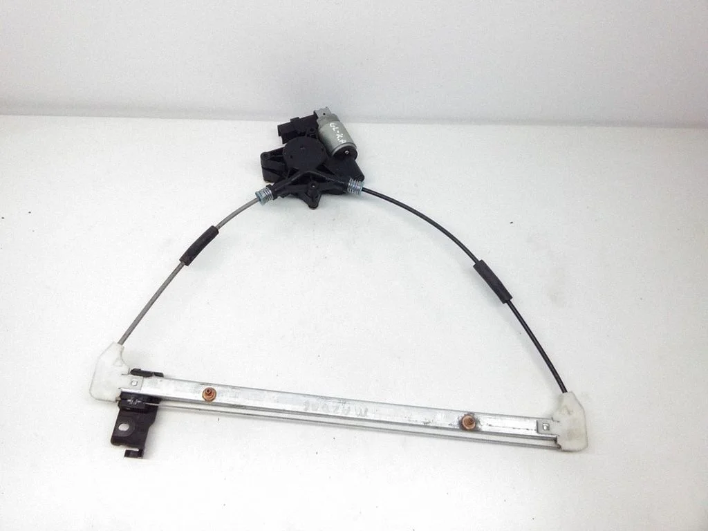 Rear door window regulator with motor CM011050