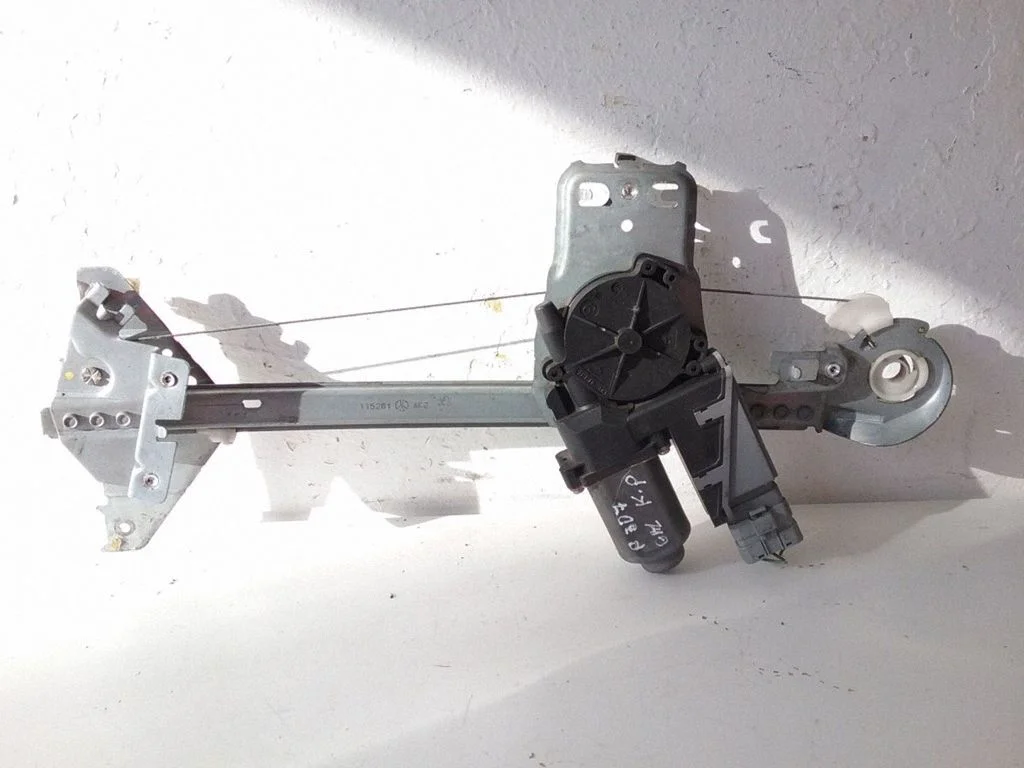 Rear door window regulator with motor 10232648