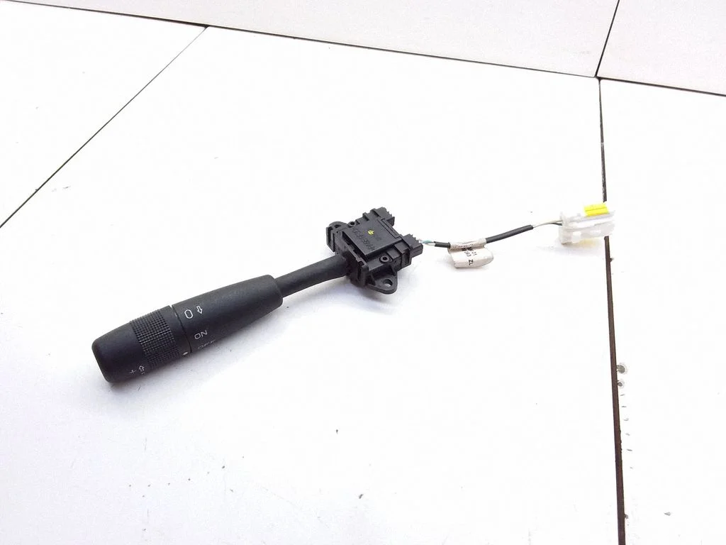 Switch for retractable tow bar