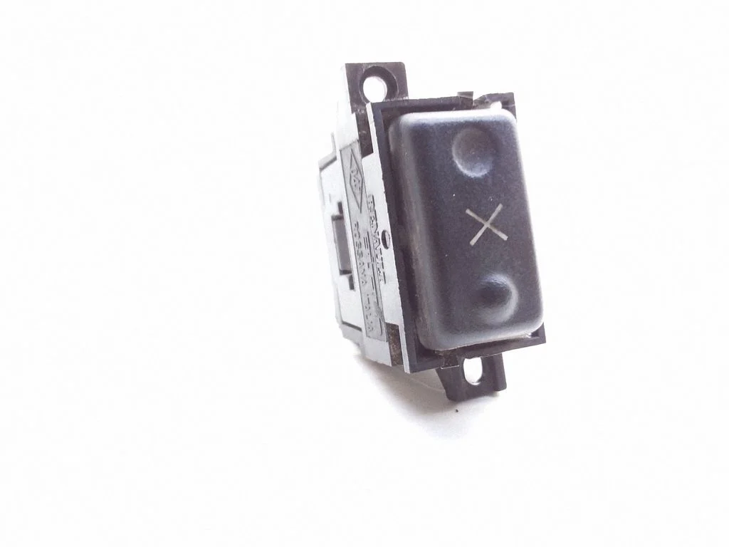 Switch for retractable tow bar – Renault Safrane (1992-2000)