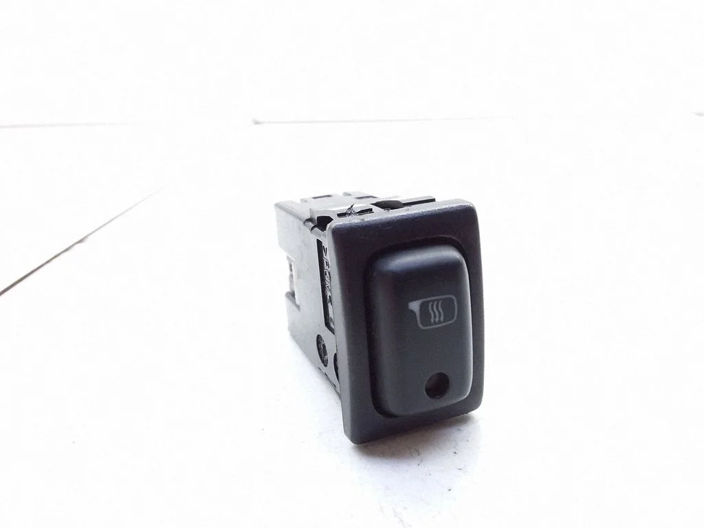 Switch for retractable tow bar